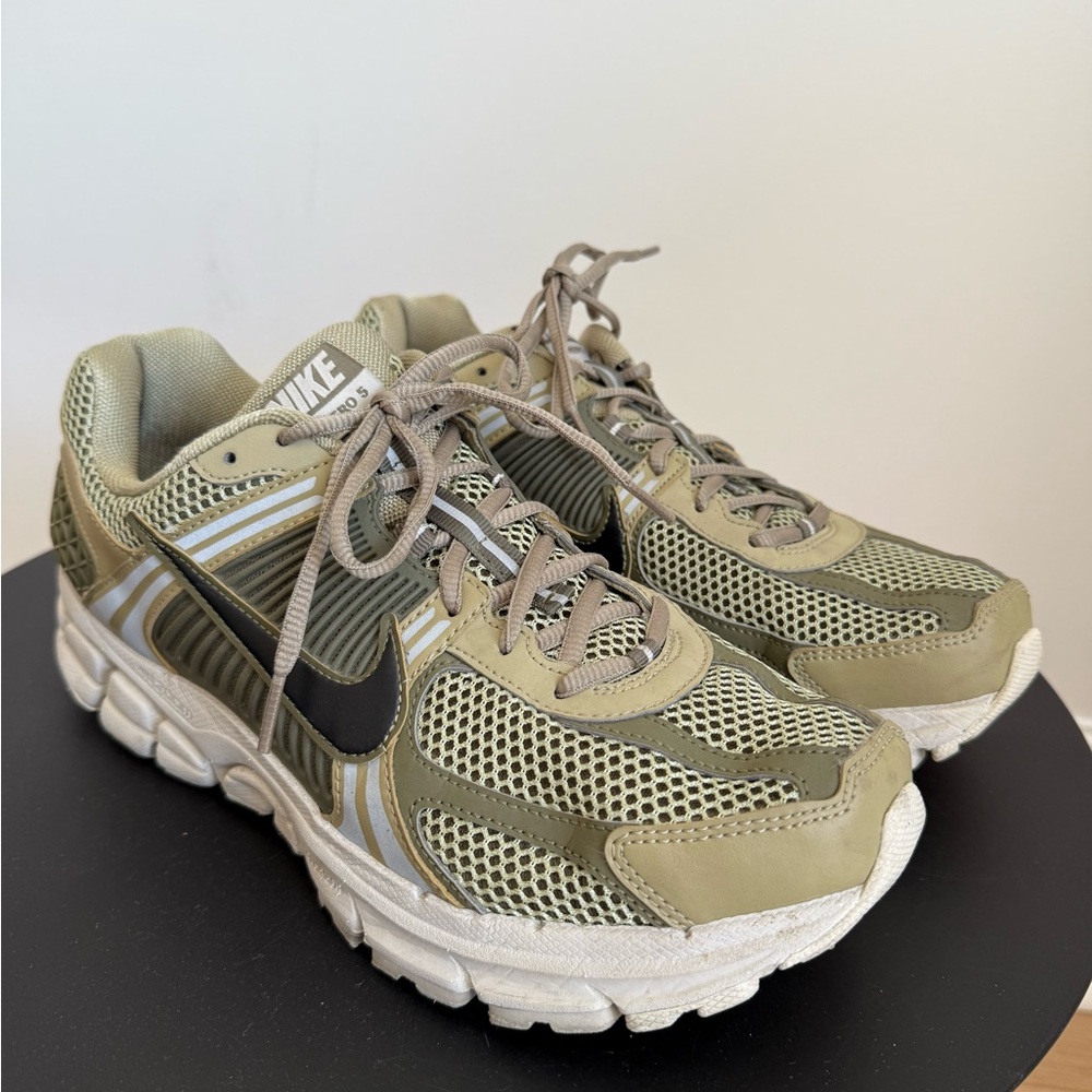 Nike Vomero Olive Green size 9.5
